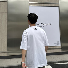 品牌:Y-3 季度:2026春夏 颜色:黑色 白色 尺码:XS S M L XL 版型:微阔大落肩版 短袖T 重量:24 品牌:Y-3 季度:2026春夏 颜色:黑色 白色 尺码:XS S M L XL 版型:微阔大落肩版 短袖T 重量:24