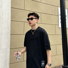 品牌:Y-3 季度:2026春夏 颜色:黑色 白色 尺码:XS S M L XL 版型:微阔大落肩版 短袖T 重量:24 品牌:Y-3 季度:2026春夏 颜色:黑色 白色 尺码:XS S M L XL 版型:微阔大落肩版 短袖T 重量:24