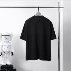 品牌:Y-3 季度:2026春夏 颜色:黑色 白色 尺码:XS S M L XL 版型:微阔大落肩版 短袖T 重量:24 品牌:Y-3 季度:2026春夏 颜色:黑色 白色 尺码:XS S M L XL 版型:微阔大落肩版 短袖T 重量:24