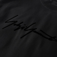 品牌:Y-3 季度:2026春夏 颜色:黑色 白色 尺码:XS S M L XL 版型:微阔大落肩版 短袖T 重量:24 品牌:Y-3 季度:2026春夏 颜色:黑色 白色 尺码:XS S M L XL 版型:微阔大落肩版 短袖T 重量:24