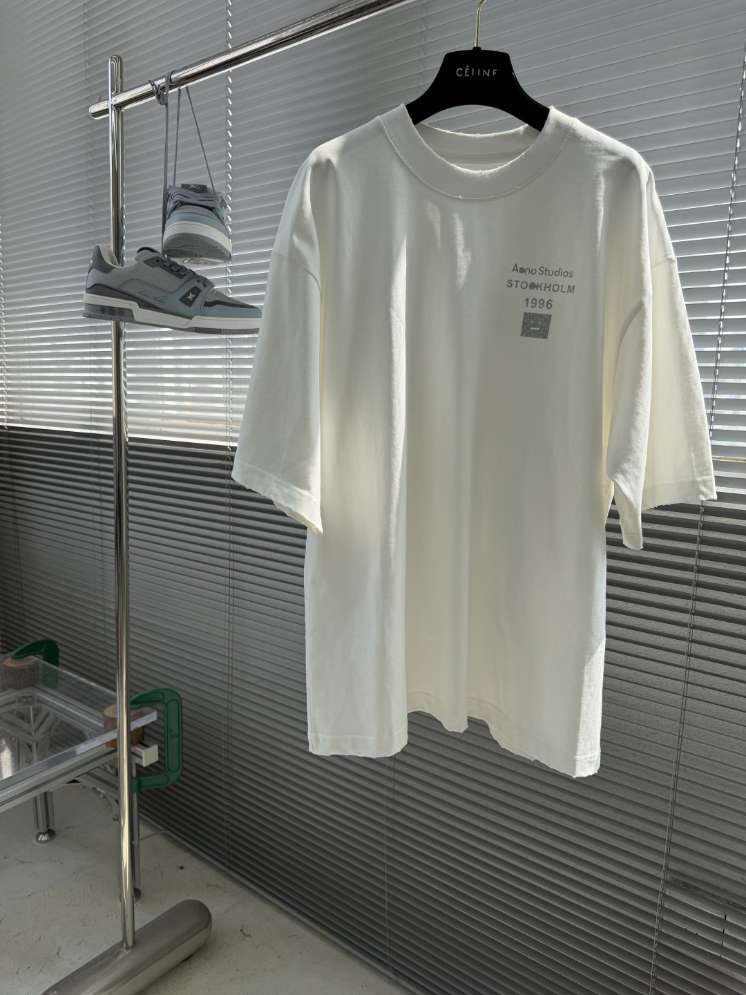 -Acne Studios 徽标圆领T恤 ,Acne Studios这款26新款闪粉字母logoT恤,将北欧极简与复古 -Acne Studios 徽标圆领T恤 ,Acne Studios这款26新款闪粉字母logoT恤,将北欧极简与复古