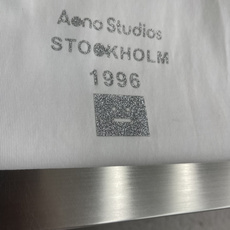 -Acne Studios 徽标圆领T恤 ,Acne Studios这款26新款闪粉字母logoT恤,将北欧极简与复古 -Acne Studios 徽标圆领T恤 ,Acne Studios这款26新款闪粉字母logoT恤,将北欧极简与复古