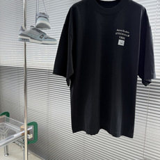 -Acne Studios 徽标圆领T恤 ,Acne Studios这款26新款闪粉字母logoT恤,将北欧极简与复古 -Acne Studios 徽标圆领T恤 ,Acne Studios这款26新款闪粉字母logoT恤,将北欧极简与复古