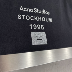 -Acne Studios 徽标圆领T恤 ,Acne Studios这款26新款闪粉字母logoT恤,将北欧极简与复古 -Acne Studios 徽标圆领T恤 ,Acne Studios这款26新款闪粉字母logoT恤,将北欧极简与复古
