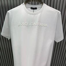 Dolce & Gabbana发泡印花字母圆领短袖T恤;是经典简约与高端时尚的结合,适合追求品质与辨识度的穿搭需求,胸前 Dolce & Gabbana发泡印花字母圆领短袖T恤;是经典简约与高端时尚的结合,适合追求品质与辨识度的穿搭需求,胸前