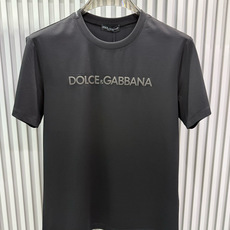 Dolce & Gabbana发泡印花字母圆领短袖T恤;是经典简约与高端时尚的结合,适合追求品质与辨识度的穿搭需求,胸前 Dolce & Gabbana发泡印花字母圆领短袖T恤;是经典简约与高端时尚的结合,适合追求品质与辨识度的穿搭需求,胸前