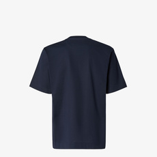 Fendi.芬迪 26夏季新品绳索字样logo印花标识短袖T恤,正面饰有绳索品牌字样logo装饰设计,衣身两侧有开叉设计 Fendi.芬迪 26夏季新品绳索字样logo印花标识短袖T恤,正面饰有绳索品牌字样logo装饰设计,衣身两侧有开叉设计