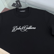 Dolce&Gabbana.杜嘉班纳 FW26新品饰字母撞色植绒印花棉质针织圆领卫衣,正面饰品牌字母撞色植绒印花为整体增 Dolce&Gabbana.杜嘉班纳 FW26新品饰字母撞色植绒印花棉质针织圆领卫衣,正面饰品牌字母撞色植绒印花为整体增