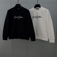 Dolce&Gabbana.杜嘉班纳 FW26新品饰字母撞色植绒印花棉质针织圆领卫衣,正面饰品牌字母撞色植绒印花为整体增 Dolce&Gabbana.杜嘉班纳 FW26新品饰字母撞色植绒印花棉质针织圆领卫衣,正面饰品牌字母撞色植绒印花为整体增