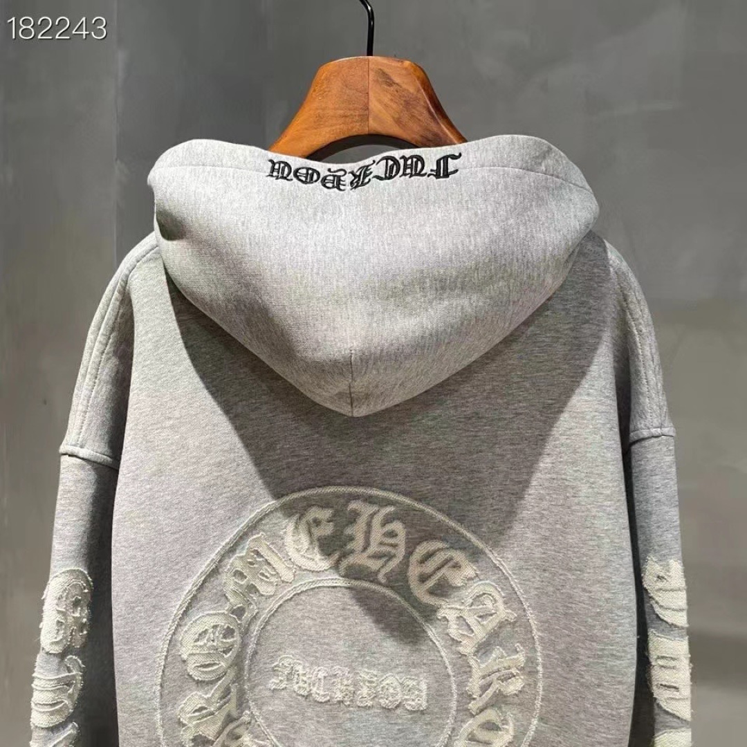 克罗心🌟新款春夏烧花连帽外套🆕采用定做面料，手感细腻，搭配品牌标识，超级时尚洋气！码数：S-XL男女同款
