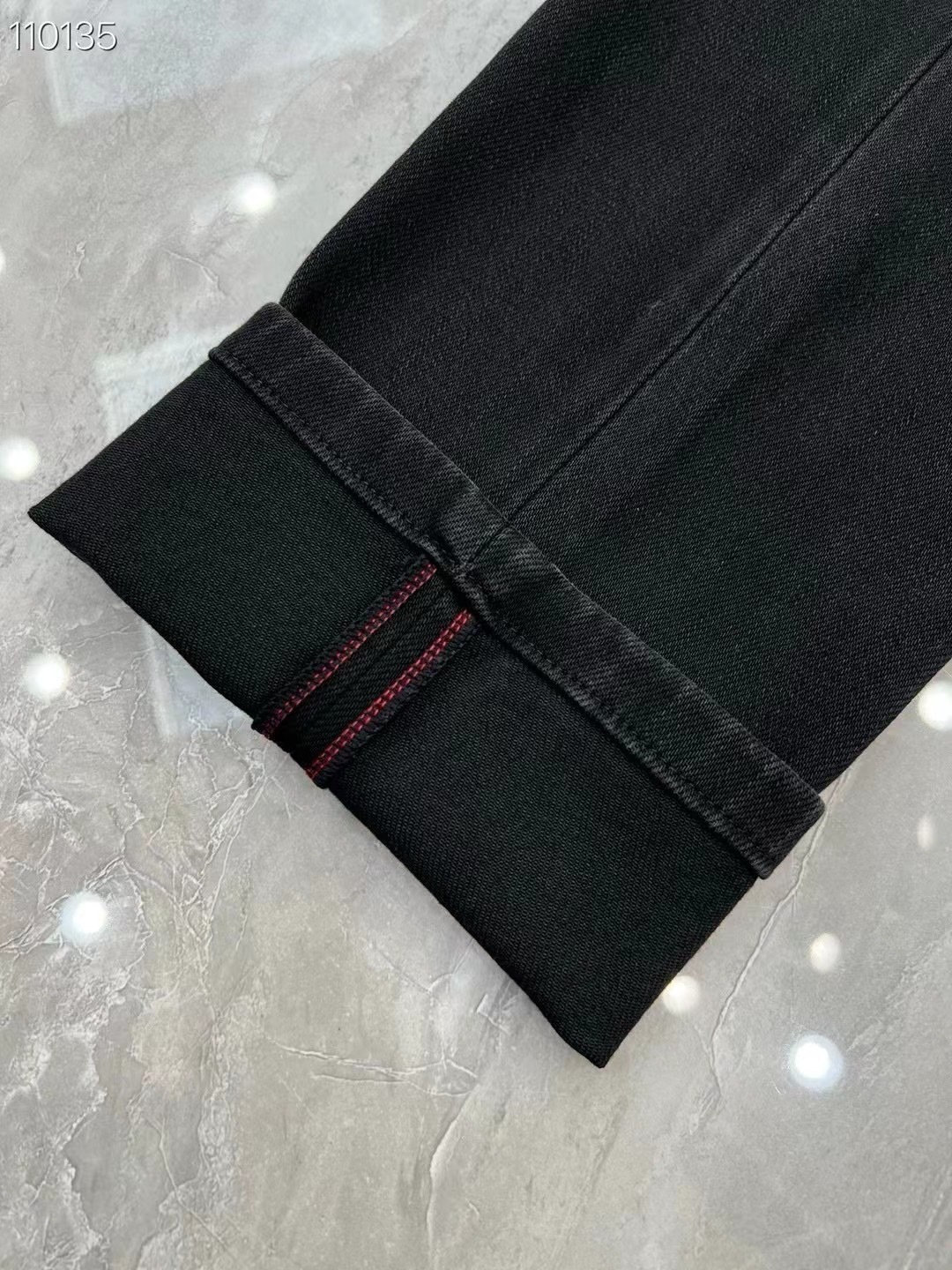 普拉达黑灰牛 精梳长绒棉高端棉质面料 厚实有筋骨 不易起球 越穿越软糥 挺括保型 透气舒适 秋冬外套百搭好裤型 码数:𝟐