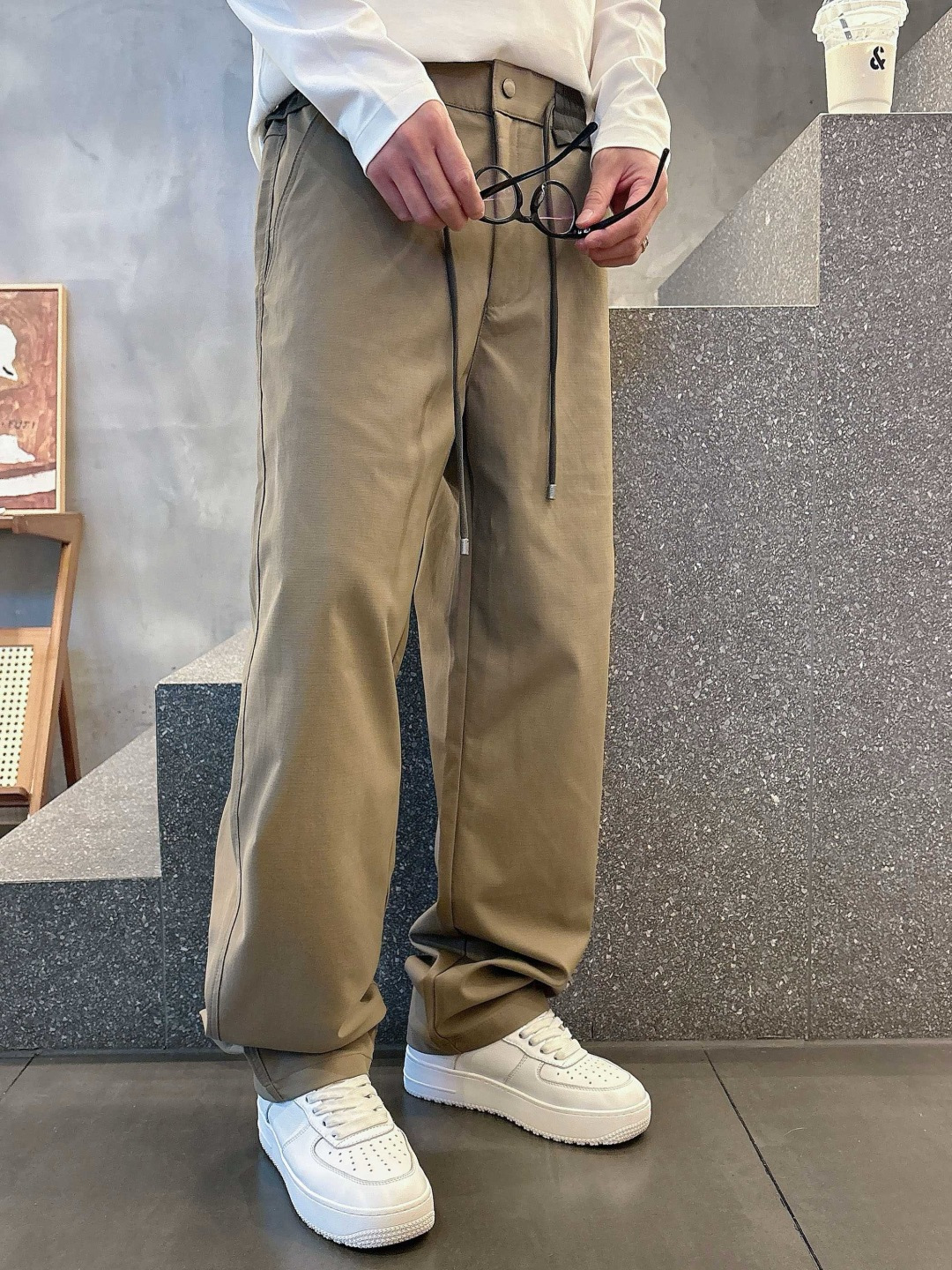 Loewe 2026秋冬新款刺绣休闲长裤 撞色松紧腰头 双抽绳设计 蓝色 卡其色 尺码: M-3XL