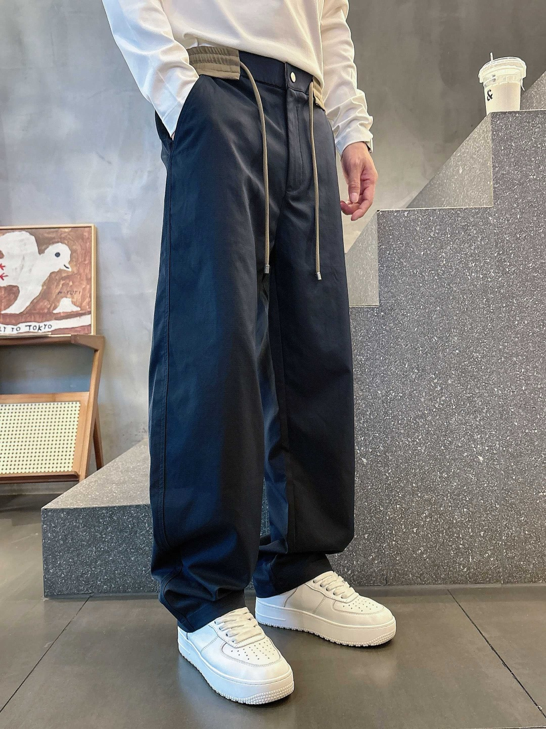 Loewe 2026秋冬新款刺绣休闲长裤 撞色松紧腰头 双抽绳设计 蓝色 卡其色 尺码: M-3XL