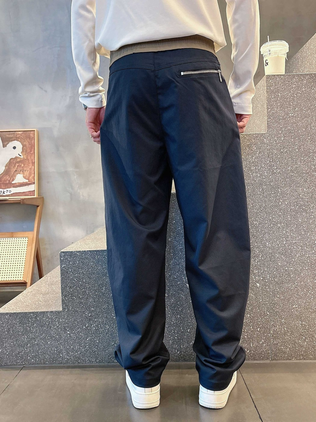 Loewe 2026秋冬新款刺绣休闲长裤 撞色松紧腰头 双抽绳设计 蓝色 卡其色 尺码: M-3XL