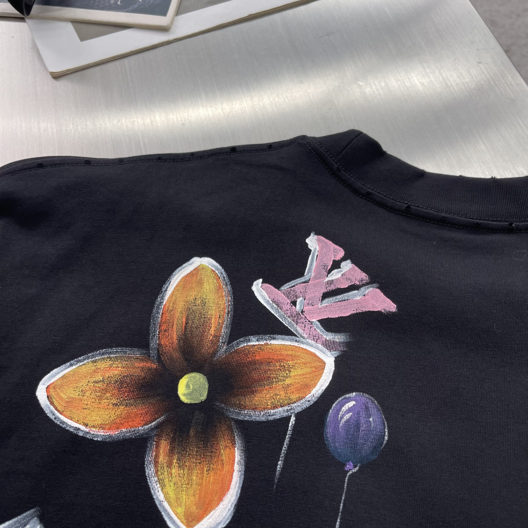 -(高版本）驴牌      26春夏新品宽松版型短袖T恤，采用定制340g高克重棉面料，非常有质感，前后呼应的手绘工艺L