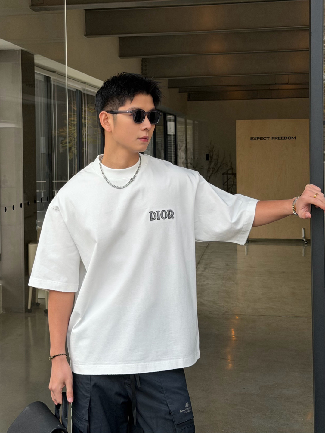 春季新款T恤🔥 颜色：黑，白 码数：S-XL 款号：108