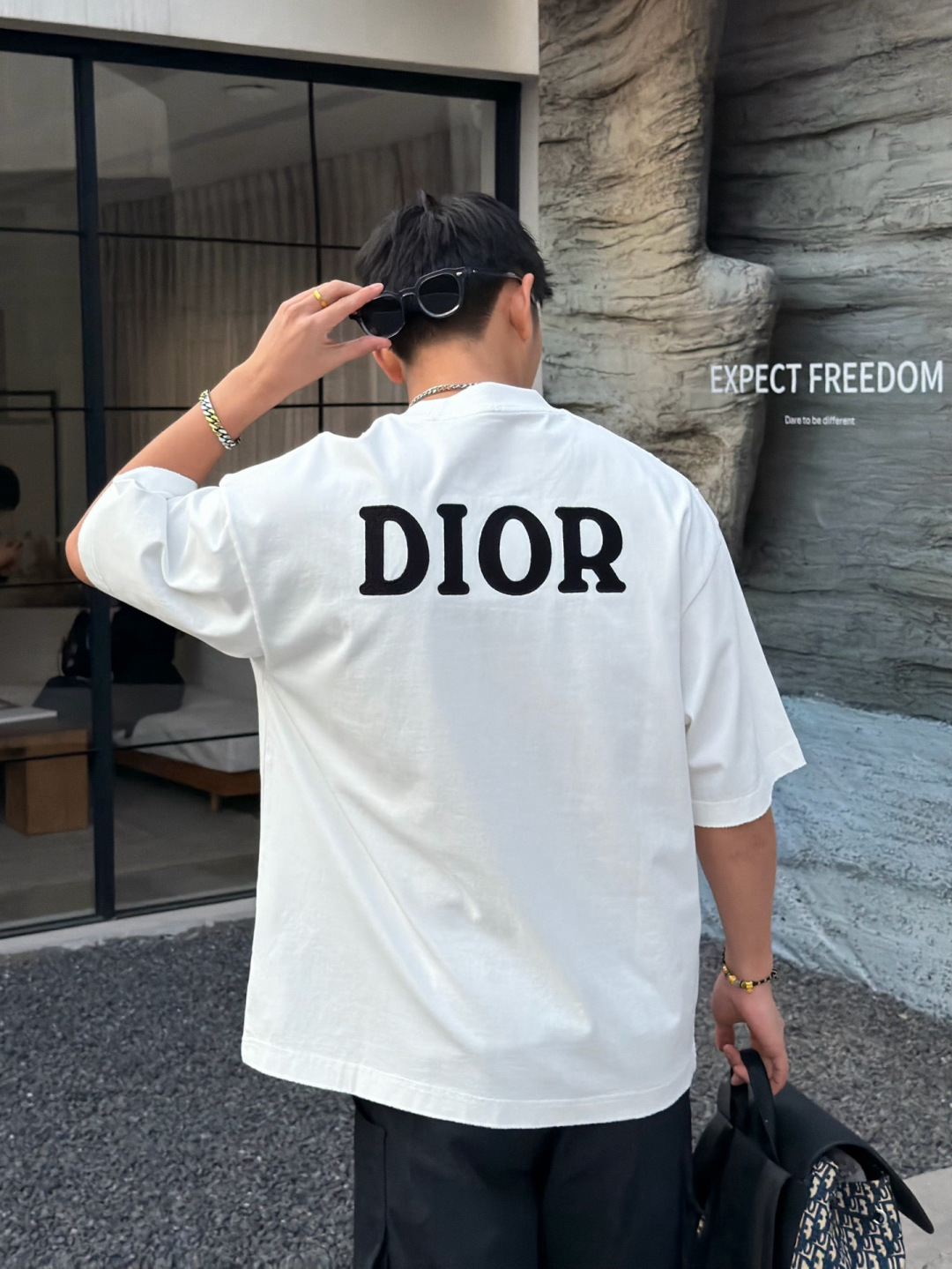 春季新款T恤🔥 颜色：黑，白 码数：S-XL 款号：108