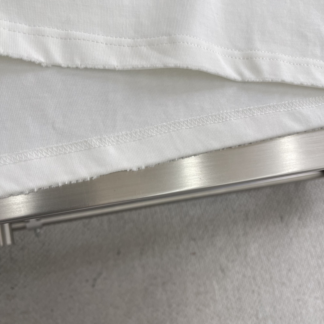 高品质‼️ JIL SANDER 极简字母logo印花长袖薄卫衣 320g双纱纯棉面料，磨破做旧处理 黑色/白色 男女同