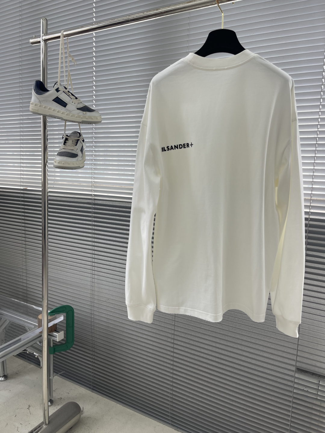 高品质‼️ JIL SANDER 极简字母logo印花长袖薄卫衣 320g双纱纯棉面料，磨破做旧处理 黑色/白色 男女同