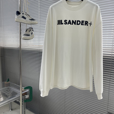 高品质‼️ JIL SANDER 极简字母logo印花长袖薄卫衣 320g双纱纯棉面料,磨破做旧处理 黑色/白色 男女同 高品质‼️ JIL SANDER 极简字母logo印花长袖薄卫衣 320g双纱纯棉面料,磨破做旧处理 黑色/白色 男女同