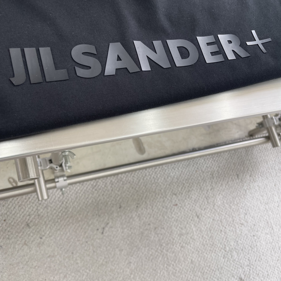 高品质‼️ JIL SANDER 极简字母logo印花长袖薄卫衣 320g双纱纯棉面料，磨破做旧处理 黑色/白色 男女同