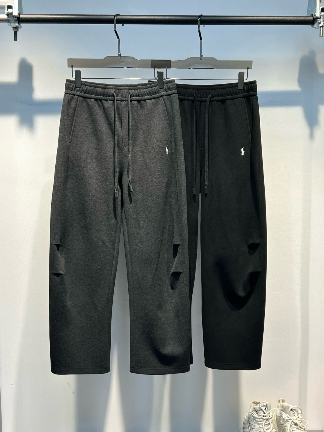 秋冬新款裤子上新🔥 颜色：黑，灰 码数：M-3XL 款号：7035