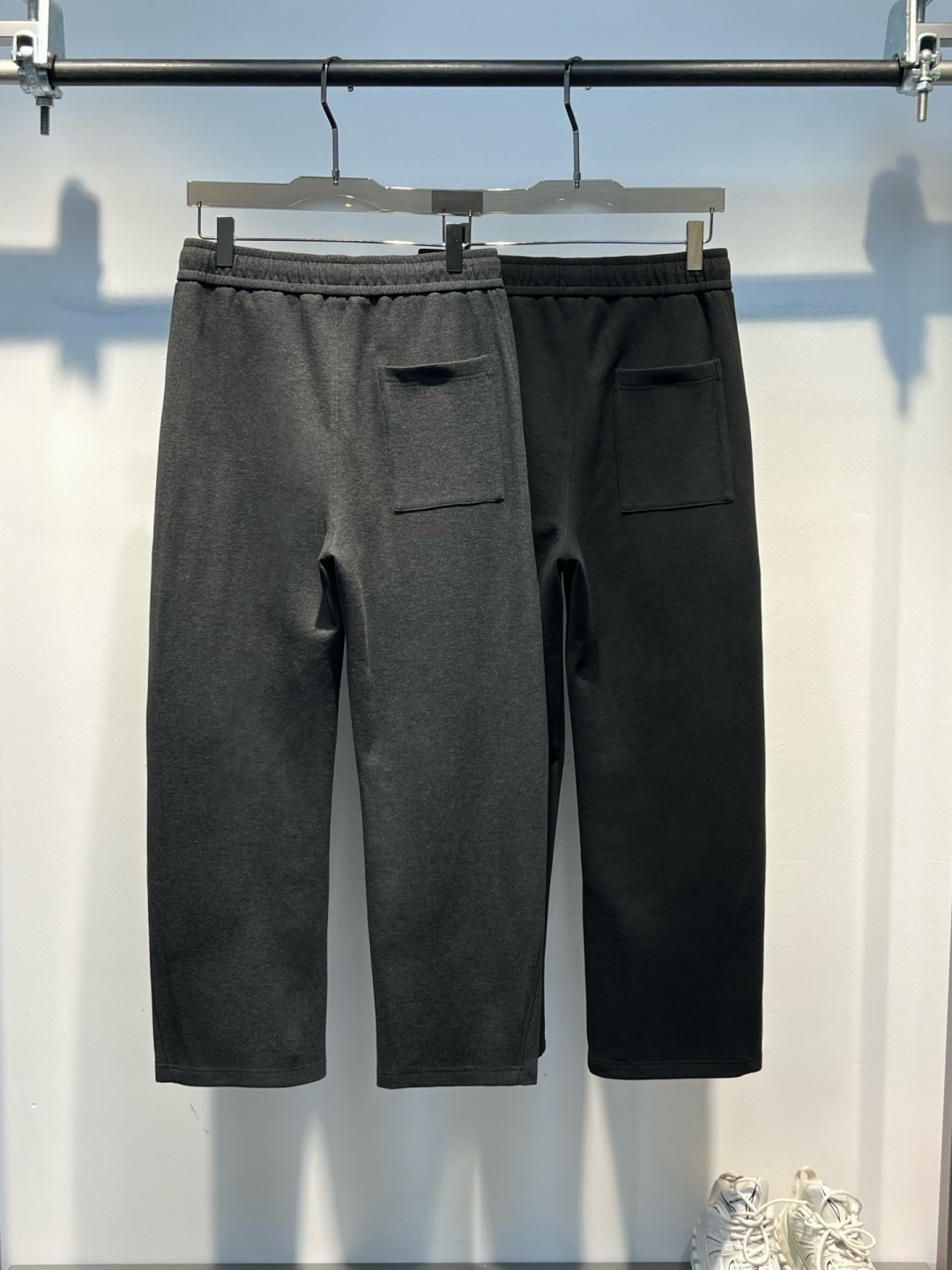 秋冬新款裤子上新🔥 颜色：黑，灰 码数：M-3XL 款号：7035