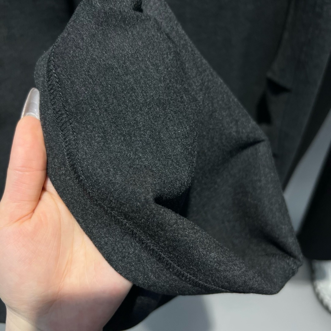 秋冬新款裤子上新🔥 颜色：黑，灰 码数：M-3XL 款号：7035
