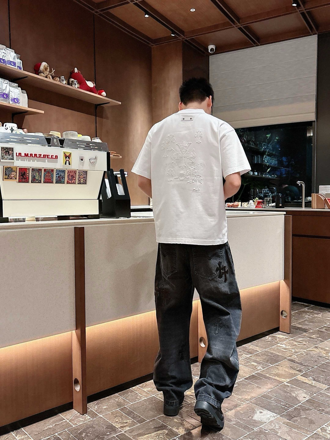 26新款短袖阔版T恤 颜色：黑，白 尺码：M-3XL