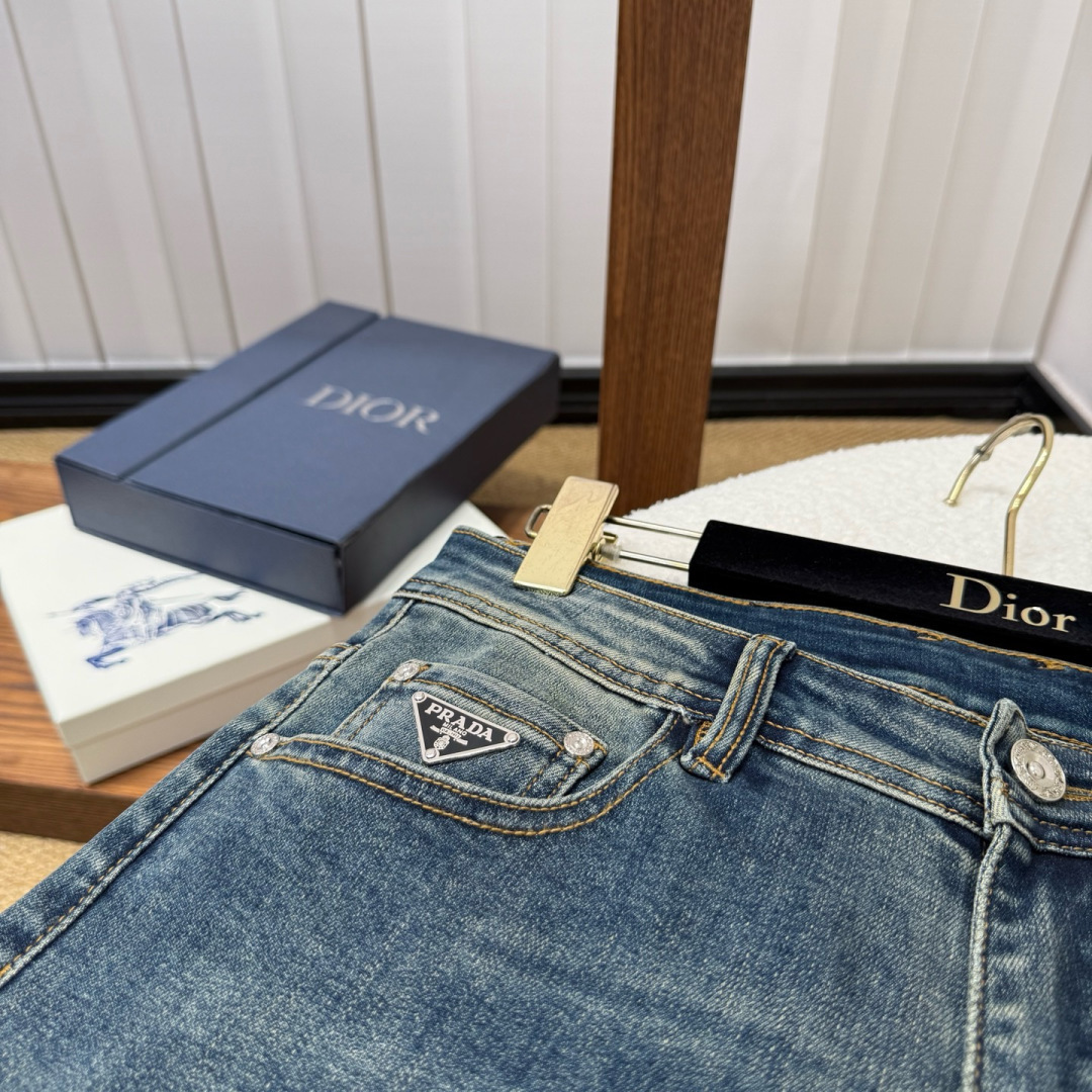 普拉达 新品上市 FW四季款新款男士休闲牛仔裤，顶级品质！渠道订单，官网同步出售！！原厂订制牛仔全棉材质！适合休闲/正装