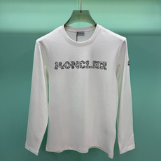 Moncler2026秋冬新品228克纯棉镂空印花工艺经典款字母长袖T恤,设计简约但细节感十足,适合追求低调质感的穿 Moncler2026秋冬新品228克纯棉镂空印花工艺经典款字母长袖T恤,设计简约但细节感十足,适合追求低调质感的穿
