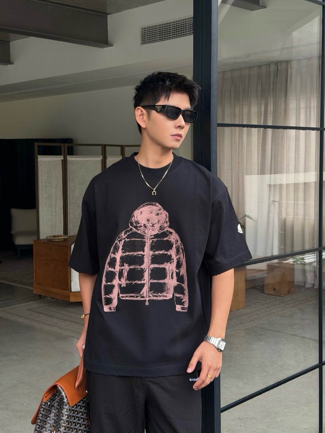 秋冬新款T恤上新🔥 颜色：黑，白 码数：XS-XL 款号：52236