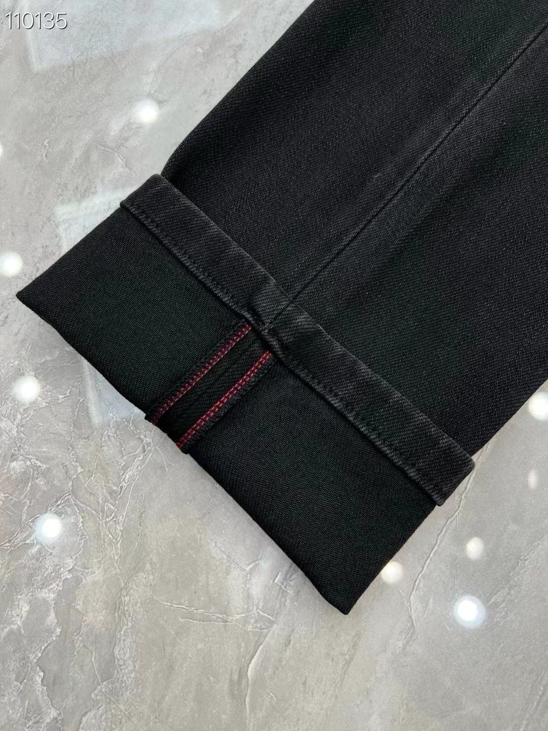 普拉达黑灰牛 精梳长绒棉高端棉质面料 厚实有筋骨 不易起球 越穿越软糥 挺括保型 透气舒适 秋冬外套百搭好裤型 码数:𝟐