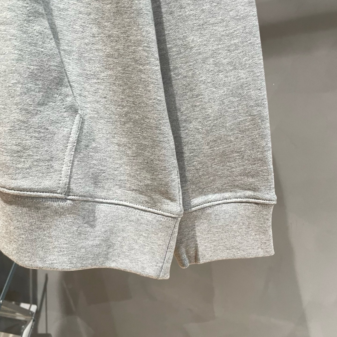 Y-3，早秋新款连帽卫衣，面料采用顶级原版精梳棉面料，前印花logo工艺，顶级的做工，高端品质，尺码:S-XL