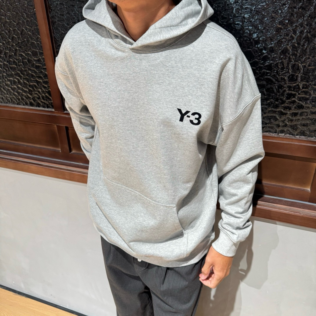 Y-3，早秋新款连帽卫衣，面料采用顶级原版精梳棉面料，前印花logo工艺，顶级的做工，高端品质，尺码:S-XL