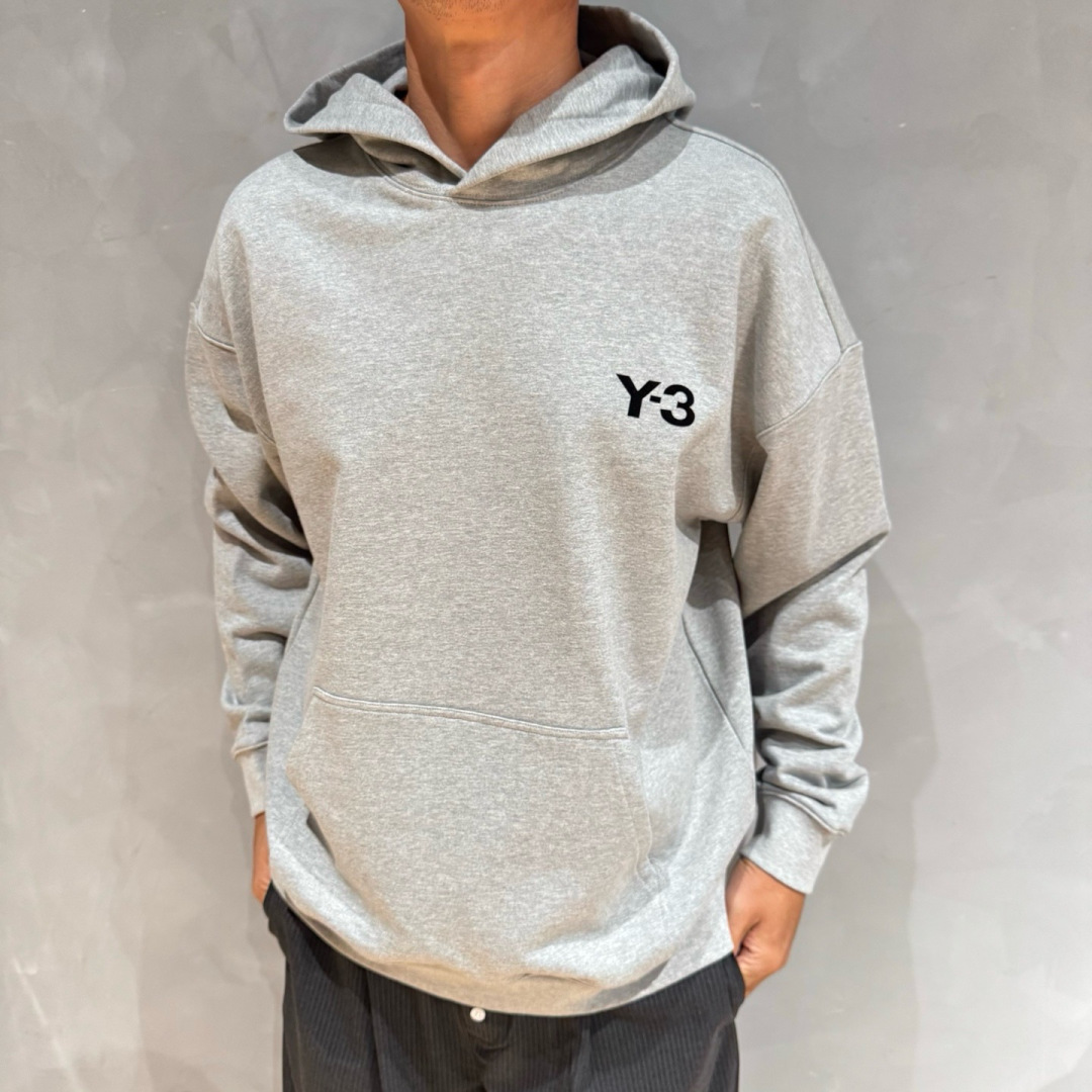 Y-3,早秋新款连帽卫衣,面料采用顶级原版精梳棉面料,前印花logo工艺,顶级的做工,高端品质,尺码:S-XL Y-3,早秋新款连帽卫衣,面料采用顶级原版精梳棉面料,前印花logo工艺,顶级的做工,高端品质,尺码:S-XL