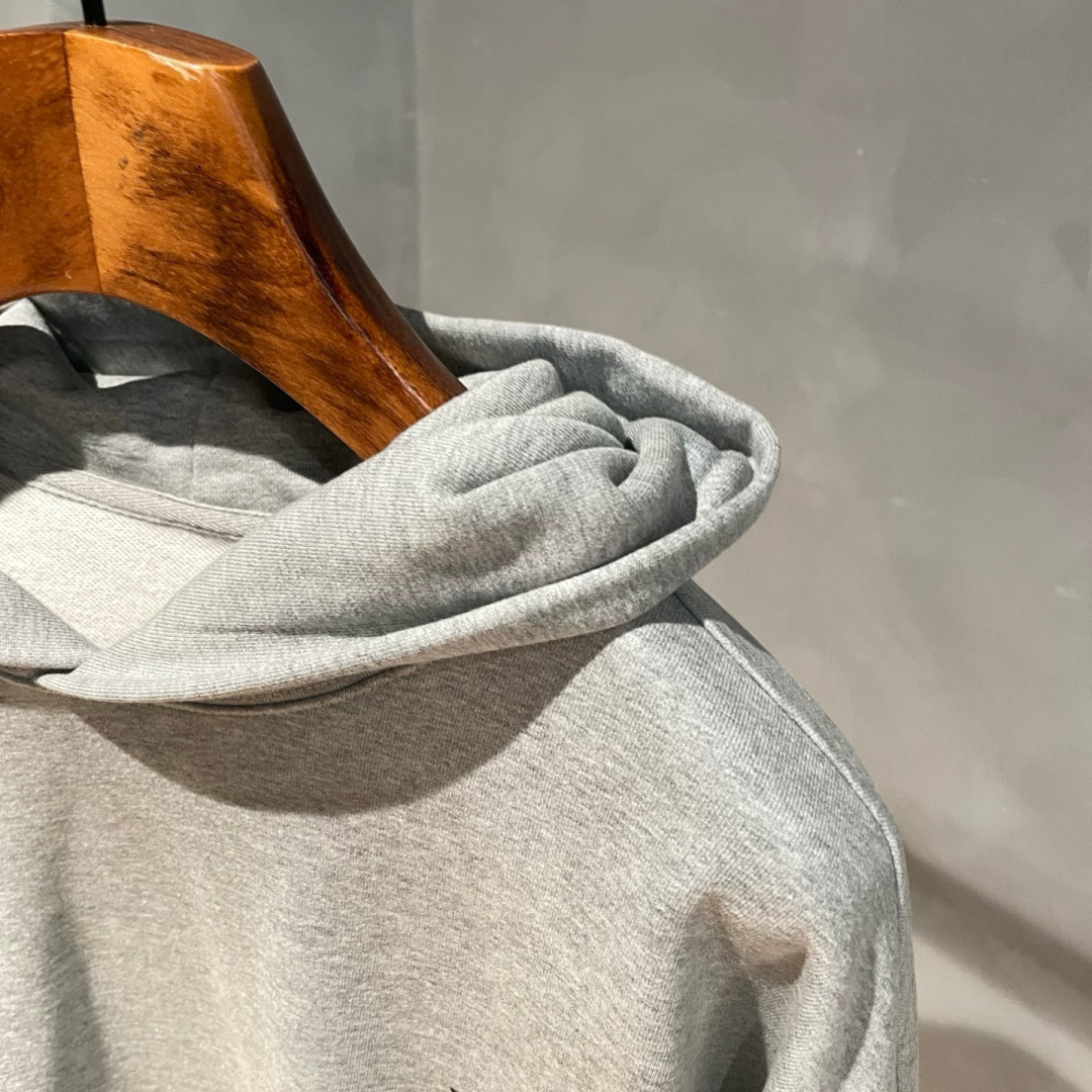 Y-3，早秋新款连帽卫衣，面料采用顶级原版精梳棉面料，前印花logo工艺，顶级的做工，高端品质，尺码:S-XL