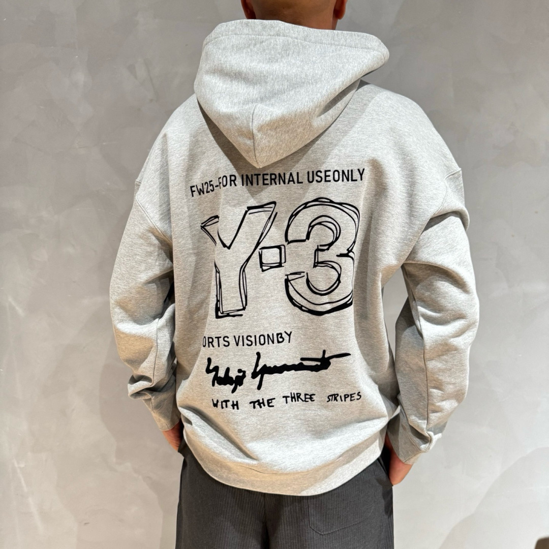 Y-3，早秋新款连帽卫衣，面料采用顶级原版精梳棉面料，前印花logo工艺，顶级的做工，高端品质，尺码:S-XL