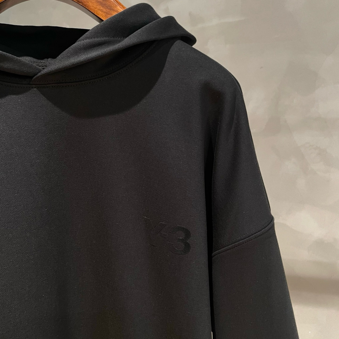 Y-3，早秋新款连帽卫衣，面料采用顶级原版精梳棉面料，前印花logo工艺，顶级的做工，高端品质，尺码:S-XL