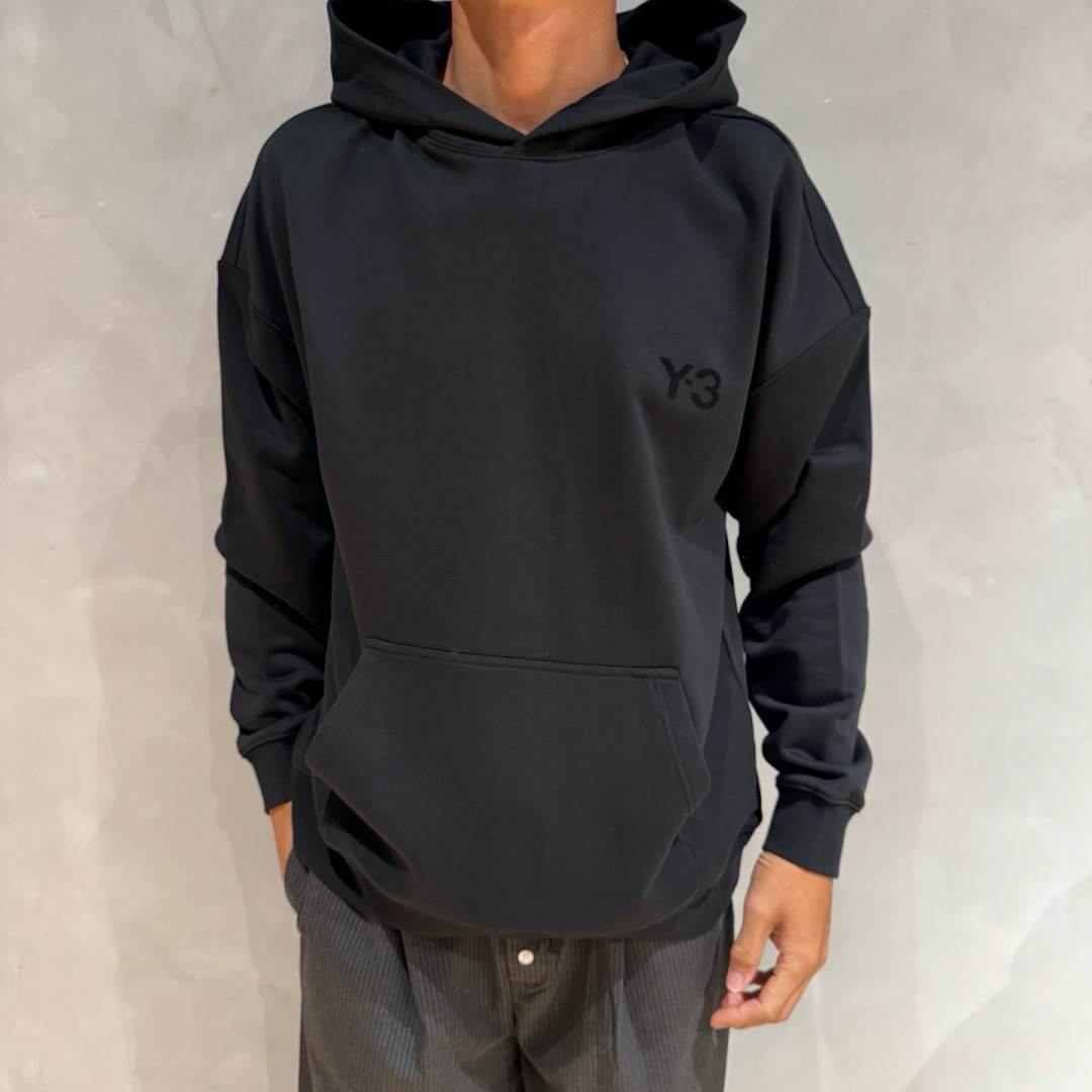 Y-3,早秋新款连帽卫衣,面料采用顶级原版精梳棉面料,前印花logo工艺,顶级的做工,高端品质,尺码:S-XL Y-3,早秋新款连帽卫衣,面料采用顶级原版精梳棉面料,前印花logo工艺,顶级的做工,高端品质,尺码:S-XL