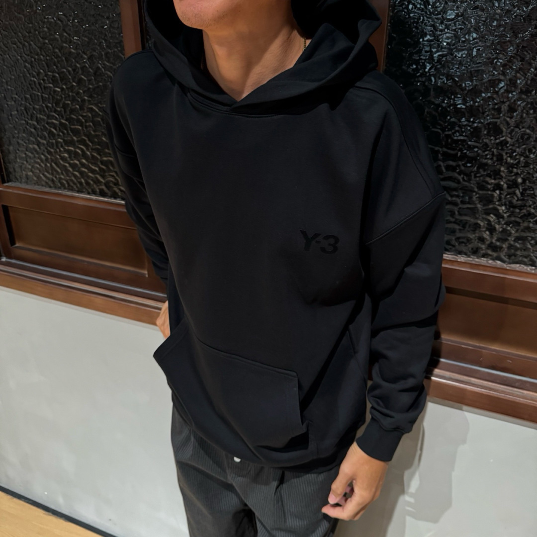 Y-3，早秋新款连帽卫衣，面料采用顶级原版精梳棉面料，前印花logo工艺，顶级的做工，高端品质，尺码:S-XL