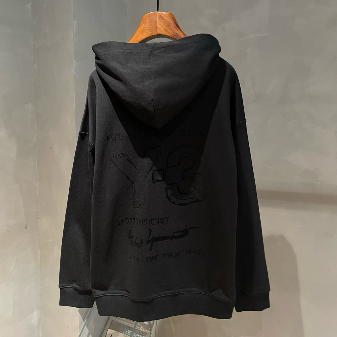 Y-3，早秋新款连帽卫衣，面料采用顶级原版精梳棉面料，前印花logo工艺，顶级的做工，高端品质，尺码:S-XL