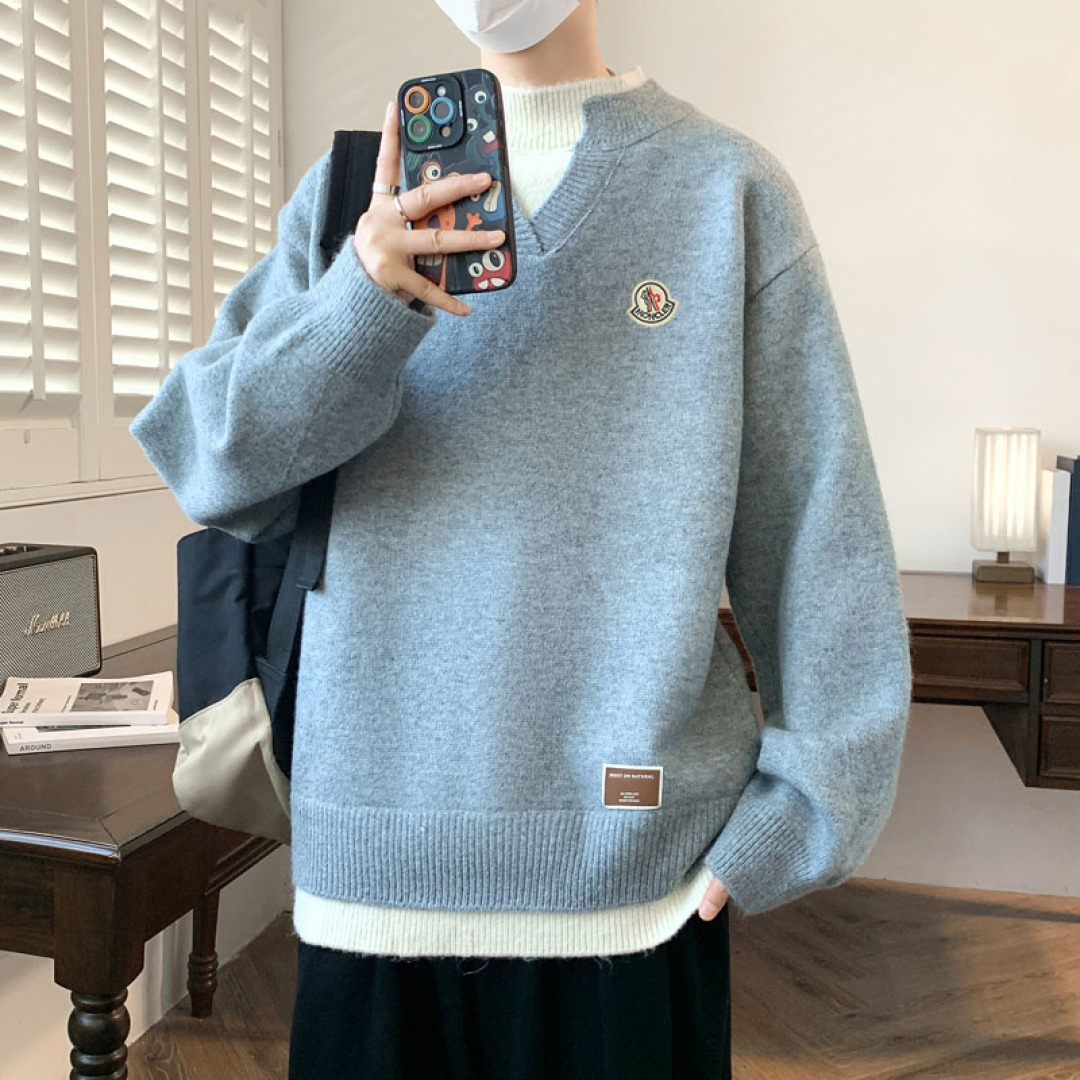 🛒购物价： 上新：p195


2025秋冬季新款蒙口毛衣！2025秋冬最新款！原版购入定制纱线！进口机器做工原版细节做工一致！手感超级舒适，双色齐发！秋冬必备款！男女皆宜！ 

颜色：图片色
尺码：图九