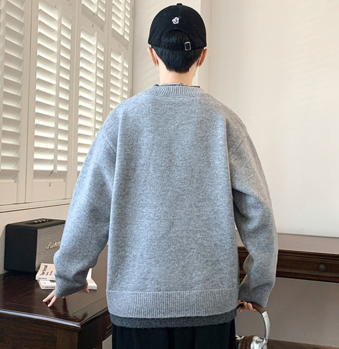 🛒购物价： 上新：p195


2025秋冬季新款蒙口毛衣！2025秋冬最新款！原版购入定制纱线！进口机器做工原版细节做工一致！手感超级舒适，双色齐发！秋冬必备款！男女皆宜！ 

颜色：图片色
尺码：图九