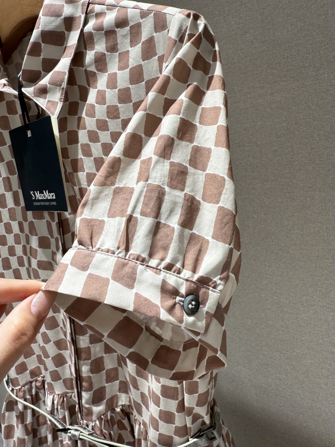 Maxmara 2025年秋季新款纯棉印花短袖连衣裙。购入专柜原版11定制。采用100%棉面料。数码印花