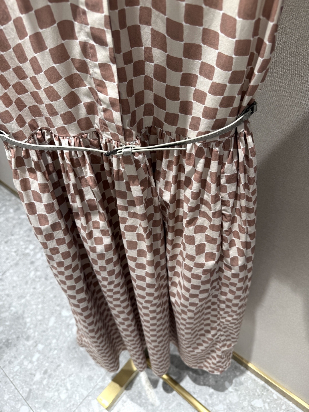 Maxmara 2025年秋季新款纯棉印花短袖连衣裙。购入专柜原版11定制。采用100%棉面料。数码印花
