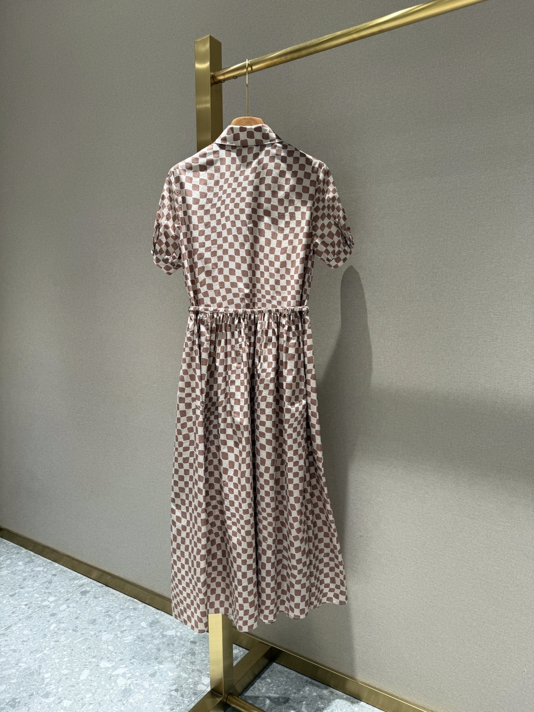Maxmara 2025年秋季新款纯棉印花短袖连衣裙。购入专柜原版11定制。采用100%棉面料。数码印花