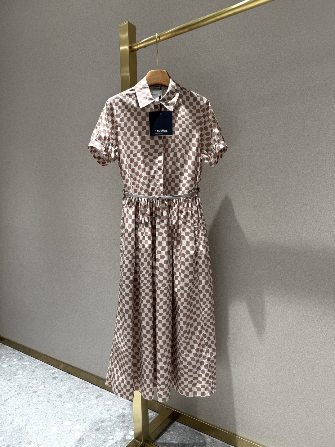 Maxmara 2025年秋季新款纯棉印花短袖连衣裙。购入专柜原版11定制。采用100%棉面料。数码印花