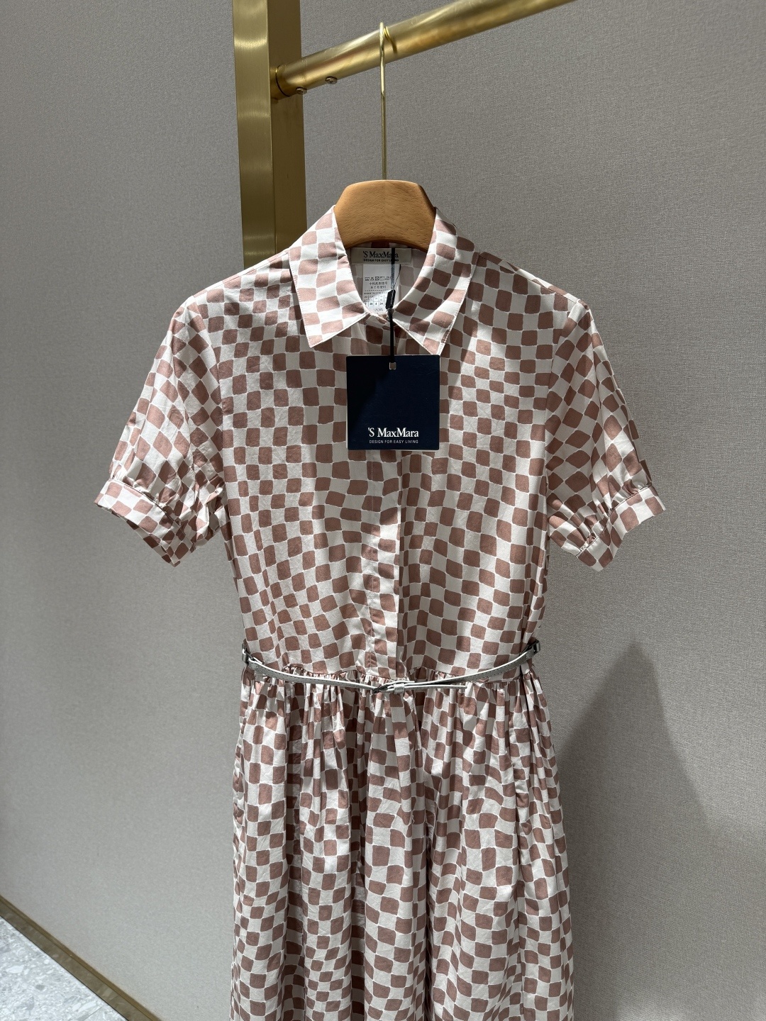 Maxmara 2025年秋季新款纯棉印花短袖连衣裙。购入专柜原版11定制。采用100%棉面料。数码印花