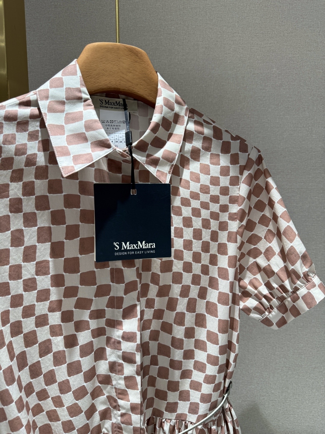 Maxmara 2025年秋季新款纯棉印花短袖连衣裙。购入专柜原版11定制。采用100%棉面料。数码印花